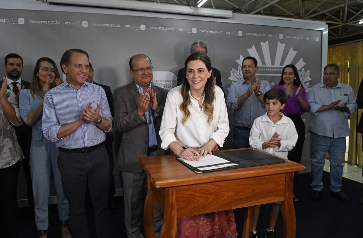 Governador em exercício empossa antropóloga na Secretaria da Cidadania
