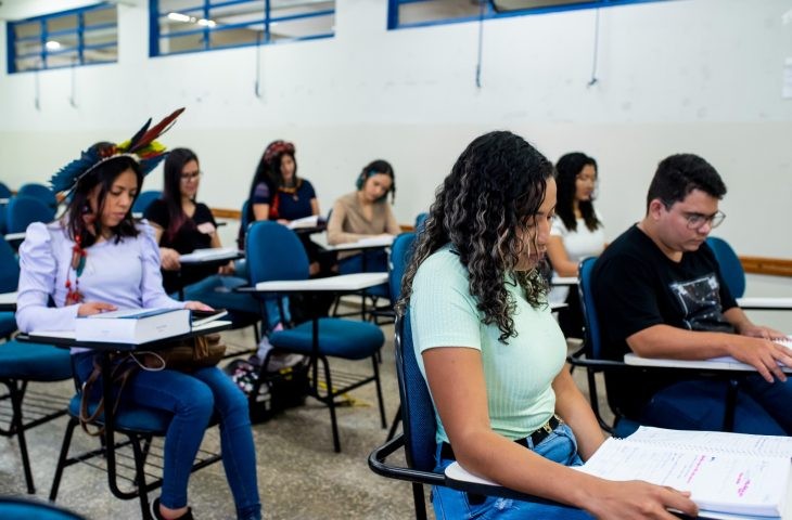 Começa hoje as inscrições para programa que paga salário mínimo a estudantes
