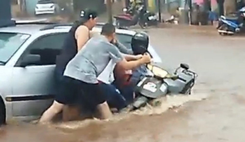 Chuva forte causa estragos em Ponta Porã e Pedro Juan Caballero