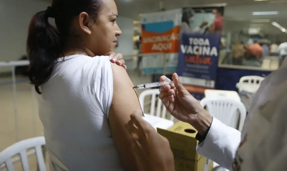 Saúde antecipa vacinação contra gripe e campanha começa em 25 de março