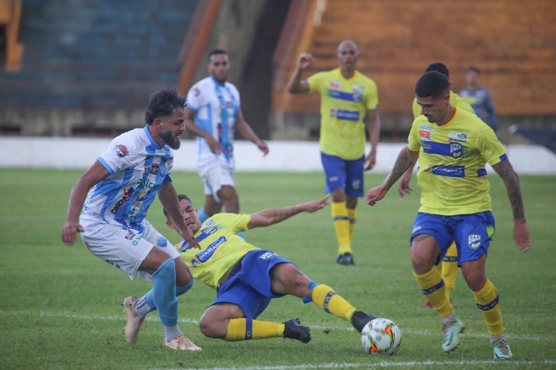 Dourados AC vence Ivinhema e avança com liderança do Grupo B