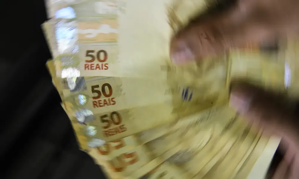 IBGE: Inflação oficial sobe 0,83% em fevereiro