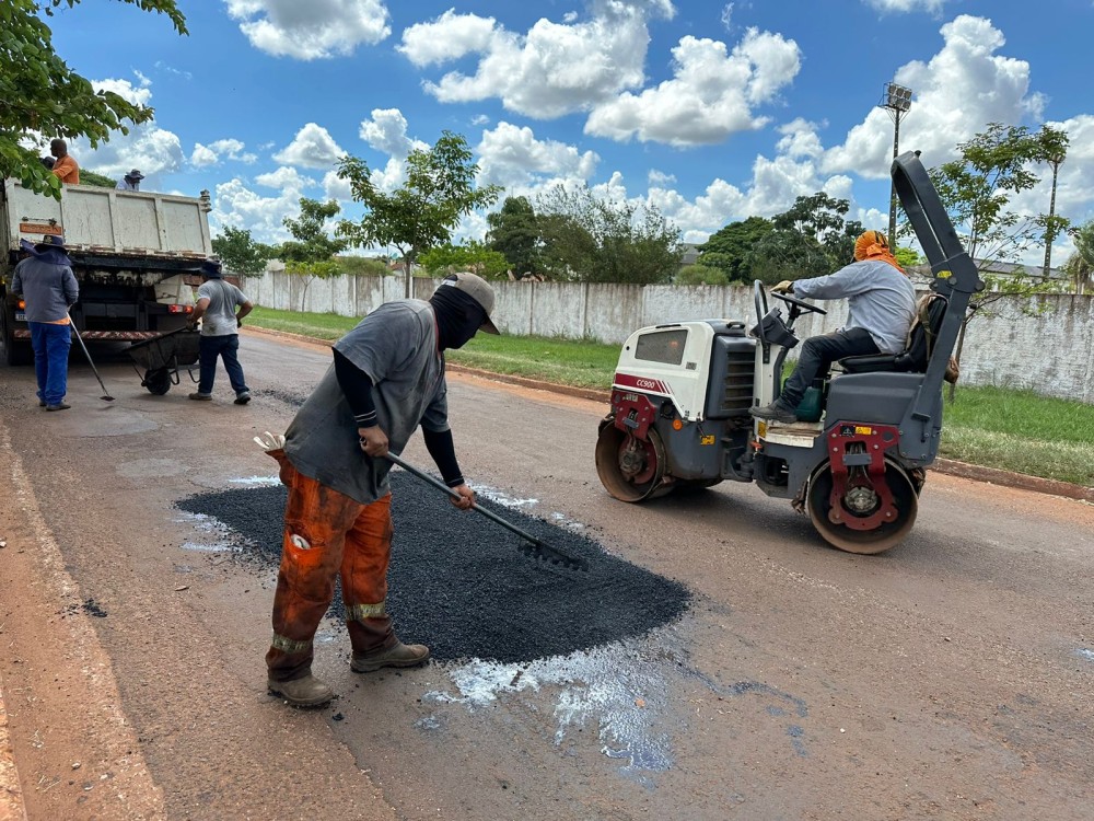 Secretaria de Obras aproveite tempo firme e atua em diversas frentes