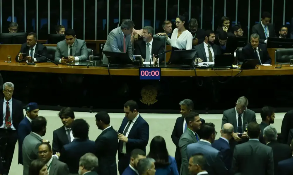 Câmara aprova fim da saidinha de presos e projeto vai à sanção