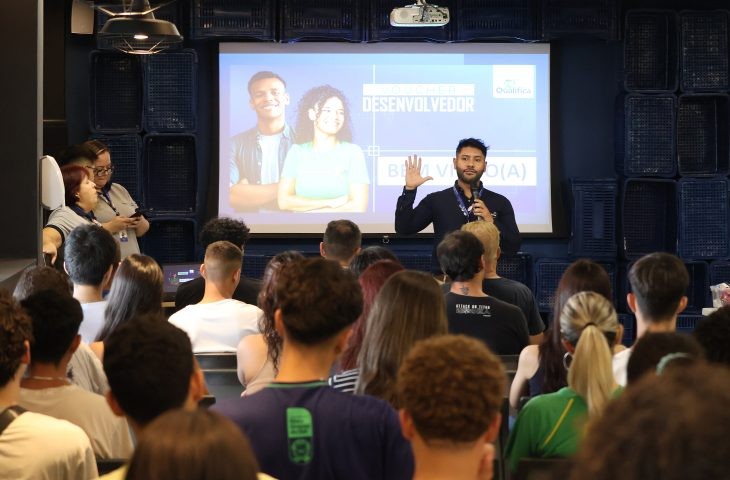 Alunos do Voucher Desenvolvedor iniciam curso em área onde sobram vagas