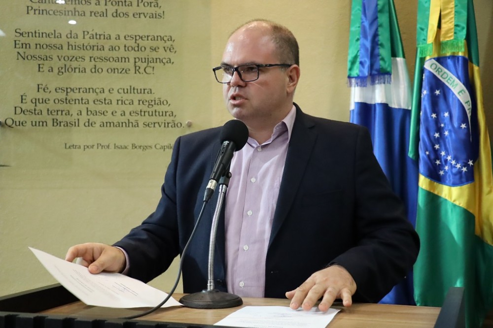 Waldecir Fernandes pede Clínica da Mulher e da Criança e Libras nas escolas