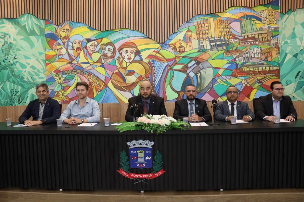 Personalidades recebem homenagens durante sessão solene da Câmara Municipal de Ponta Porã