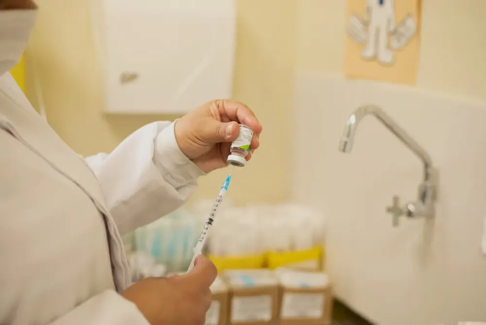 Anvisa autoriza registro de vacina que previne bronquiolite em bebês