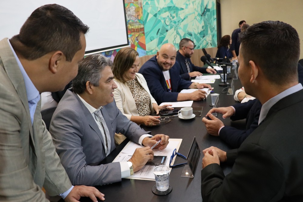 Câmara Municipal realiza 2 sessões, cumpre prazos e aprova projetos de lei