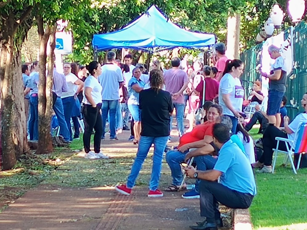 Técnicos da UFGD entram no 2º mês de greve com bloqueio na entrada da reitoria
