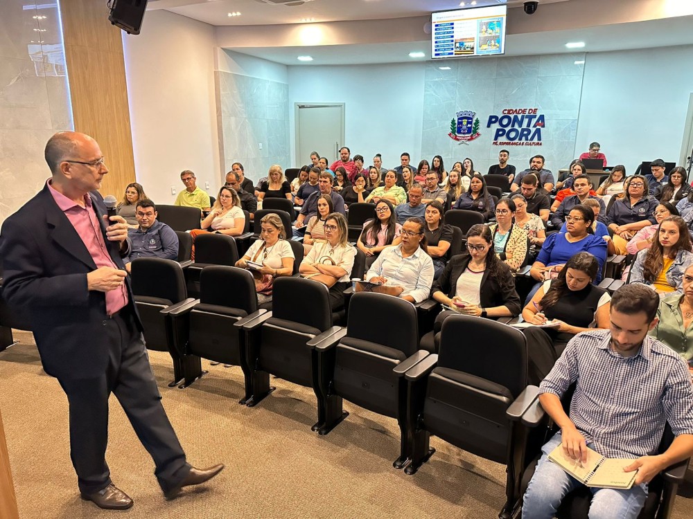 Prefeitura capacita servidores com curso que aborda Lei de Licitações