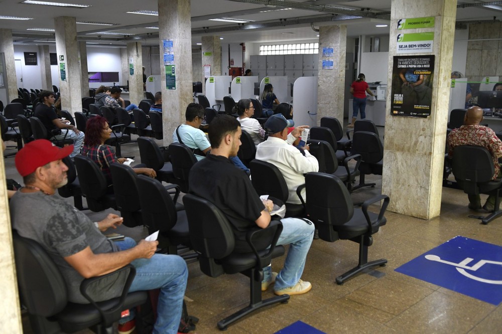 Semana começa com Funtrab oferecendo 3.899 vagas de emprego em todo o Estado