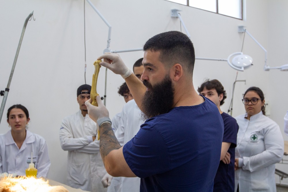 Semana Científica da Medicina Veterinária destaca trajetórias de egressos da UNIGRAN