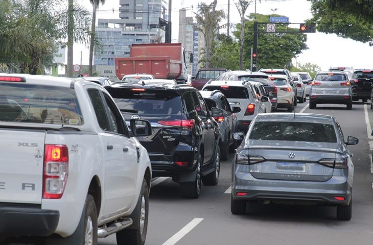 Junho é mês de licenciar veículos com placas terminadas em 4 e 5 