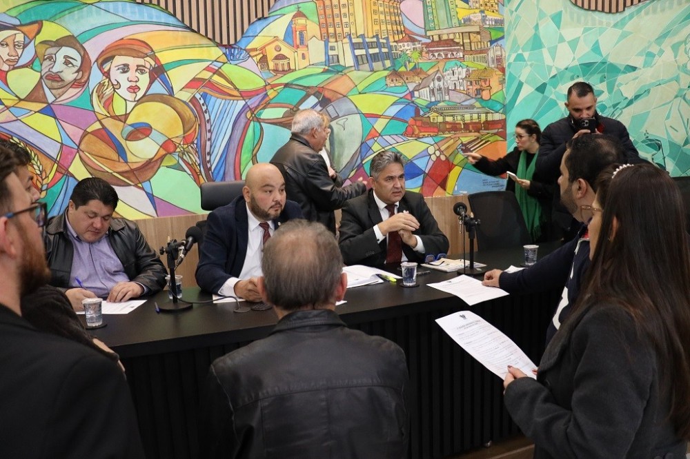 Vereadores brasileiros e paraguaios discutem pautas da fronteira