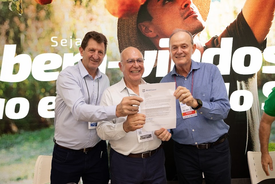 Sicredi homenageia presidente da Frencoop Arnaldo em celebração aos 8 milhões de associados