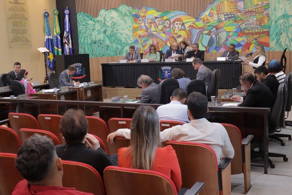 Vereadores têm semana cheia com três sessões e audiência pública da LDO