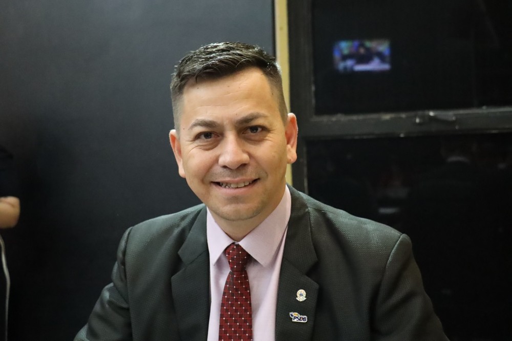 Ricardo Torraca solicita melhorias na iluminação pública e patrolamento na infraestrutura urbana