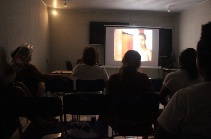 Projeto leva arte e reflexão a detentas em Campo Grande por meio do cinema