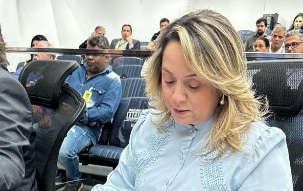 Lia Nogueira pede agilidade na emissão de identidades em Aparecida do Taboado