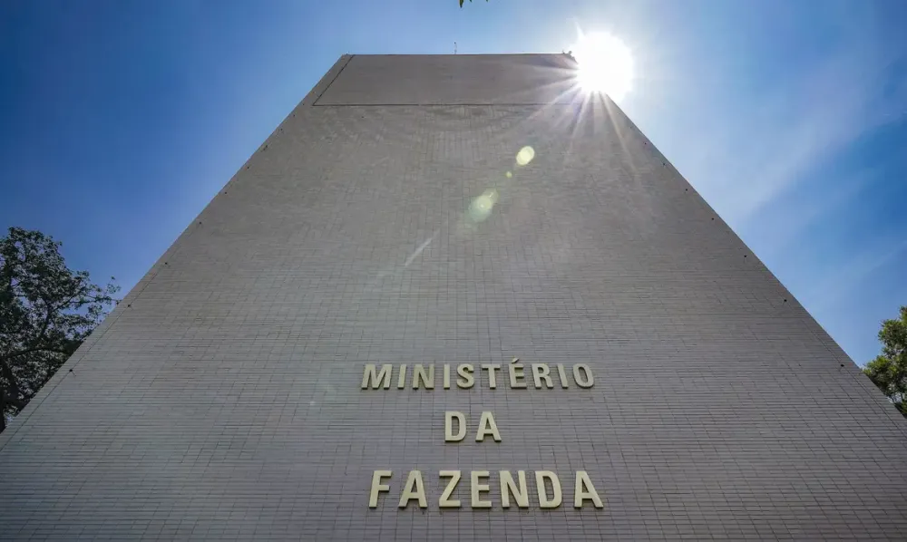Governo Federal oficializa congelamento de R$ 15 bi no Orçamento nesta segunda