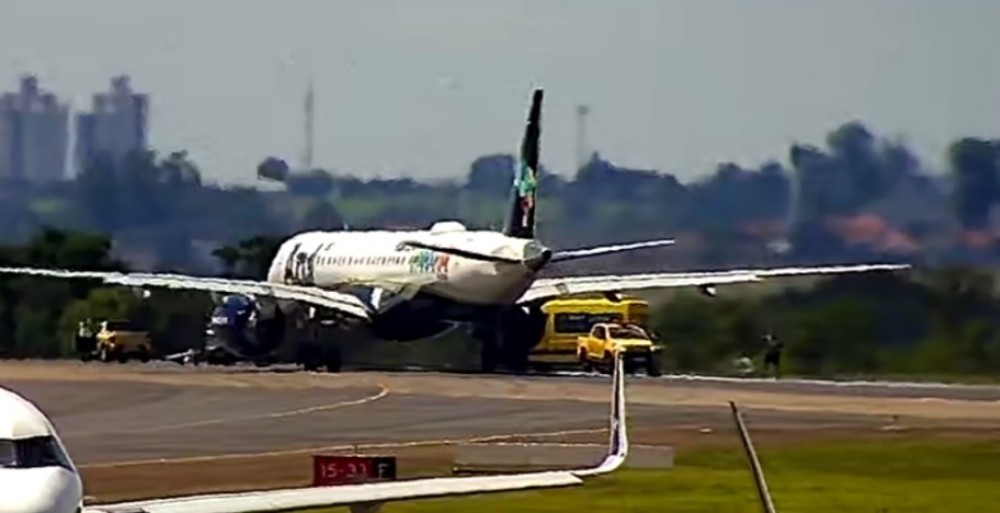 Avião da Azul sofre danos durante pouso em Santa Catarina