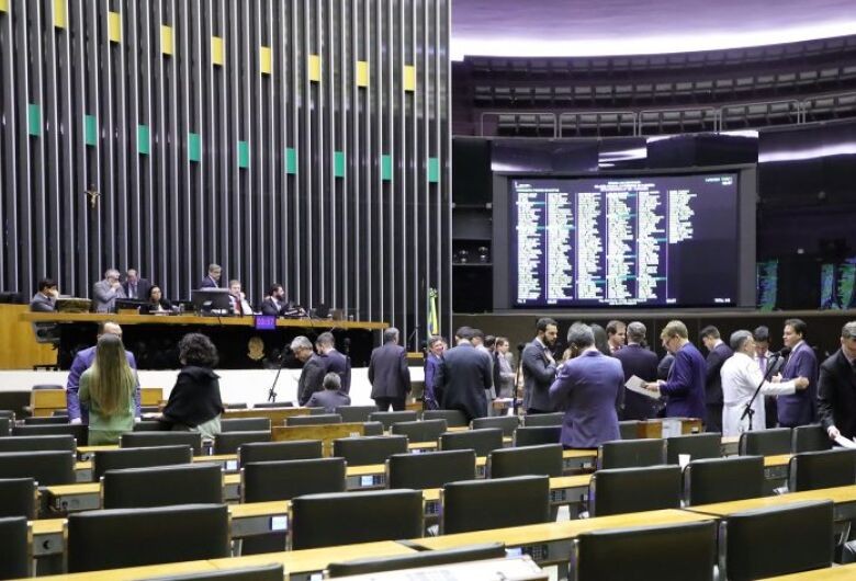 Câmara deve retomar nesta semana a votação do 2º projeto da reforma tributária