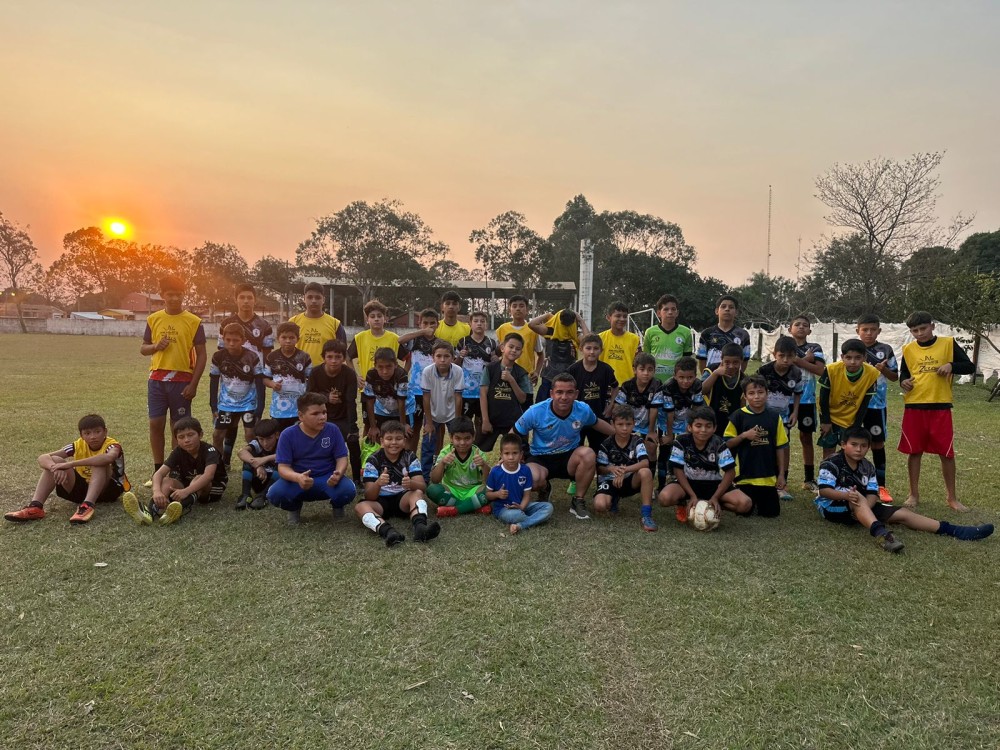 Projeto Menino Bom de Bola da fronteira participa de amistoso em Maracaju