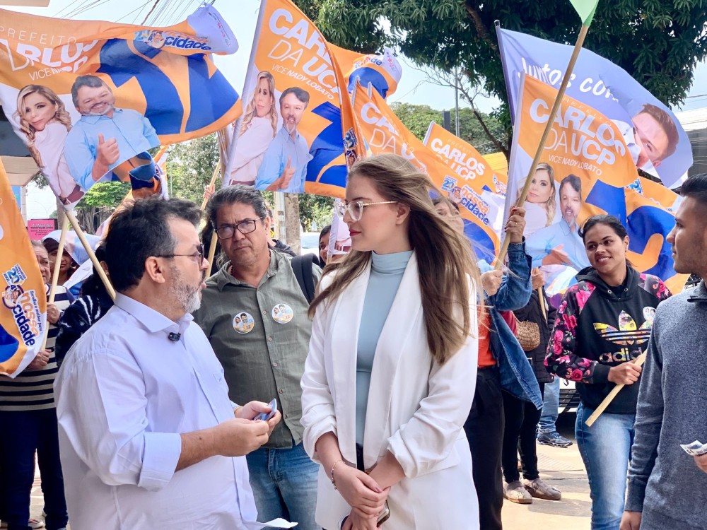 Carlos Bernardo da UCP faz caminhada pelo centro de Ponta Porã