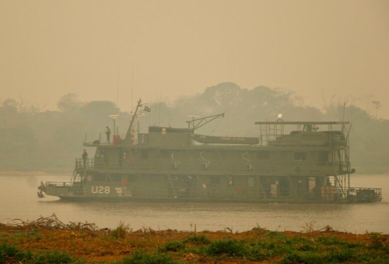 Navio de Assistência Hospitalar atende ribeirinhos em MS