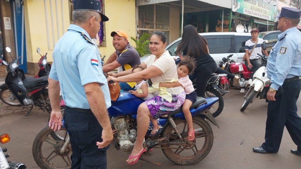Secretaria de Trânsito fiscaliza tráfego de motocicletas irregulares em Pedro Juan