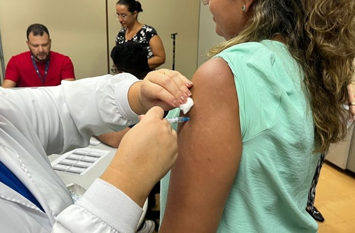 Aumento de casos de Covid-19 em MS destaca urgência na vacinação