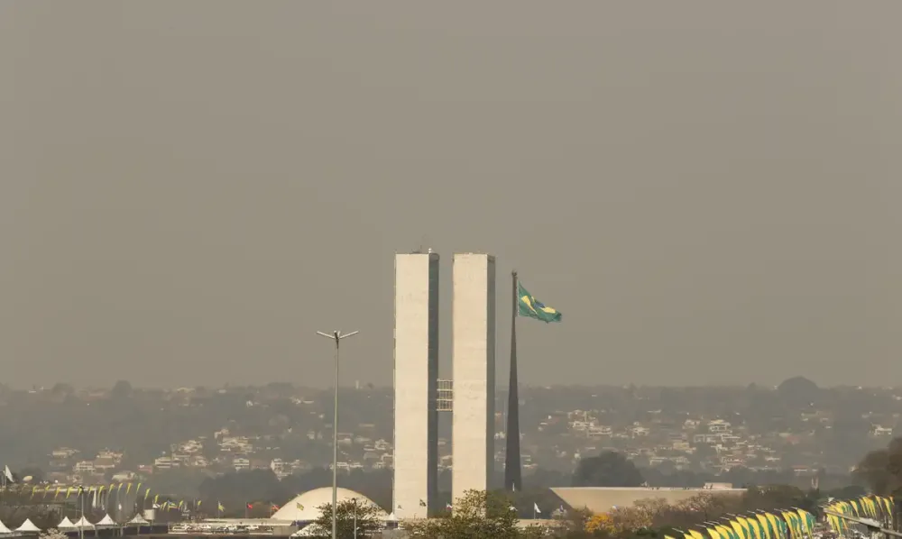 CDH analisa sugestão de plebiscito em 2026 sobre volta da monarquia no Brasil