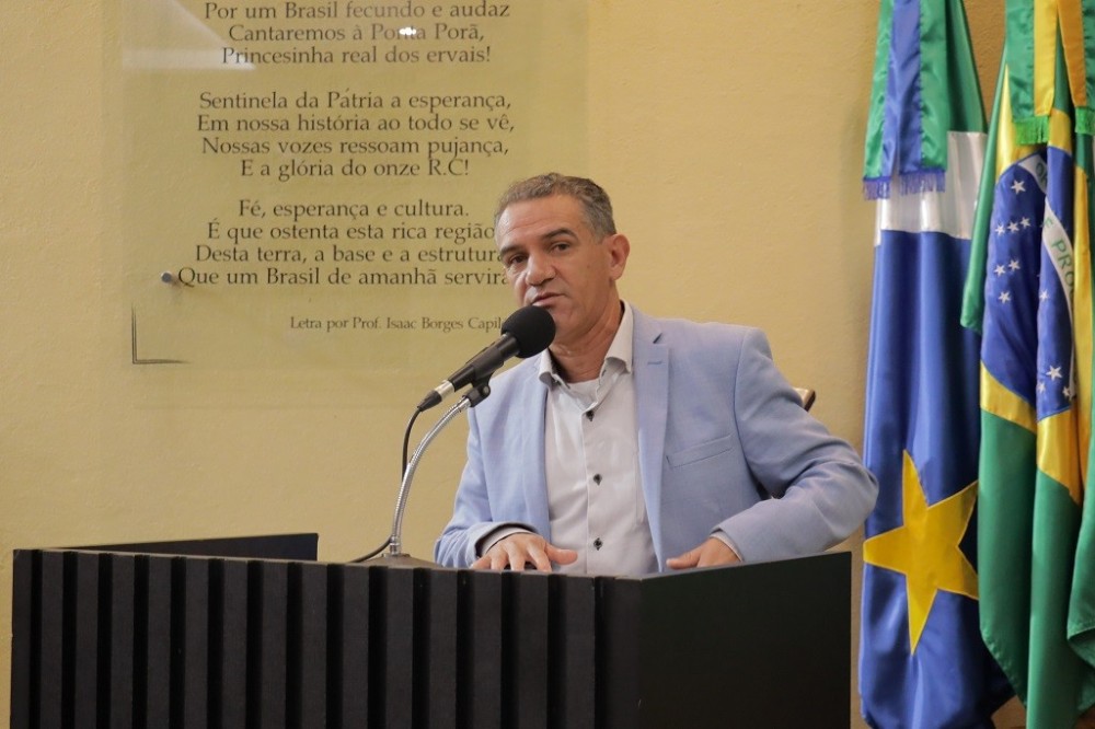 Vereador Avelino reitera pedidos de asfalto para o Jardim Ivone e sinalização no Independência