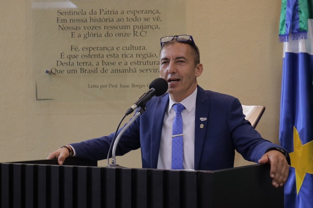 Edevaldo Mattoso Barbosa solicitou asfalto para as ruas do Flamboyant
