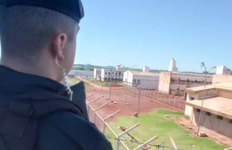 Justiça manda Polícia Militar reassumir presídio e cidade fica sem policiamento