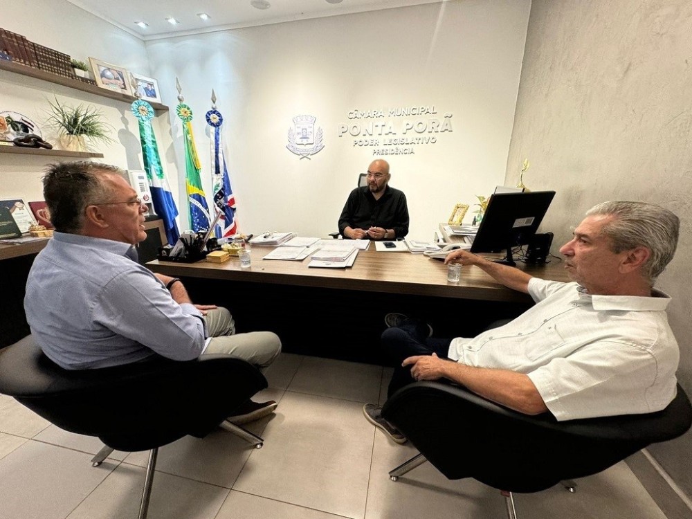 Prefeito reeleito de Ponta Porã, Eduardo Campos visita Câmara Municipal