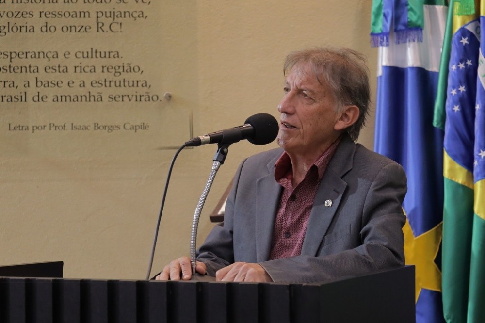 Marquinhos solicita redutor de velocidade e recapeamento asfáltico em Ponta Porã