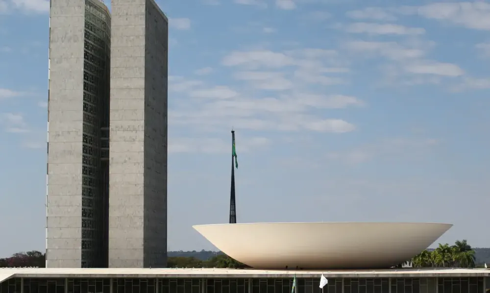 Lira anuncia Hugo Motta como candidato à presidência da Câmara
