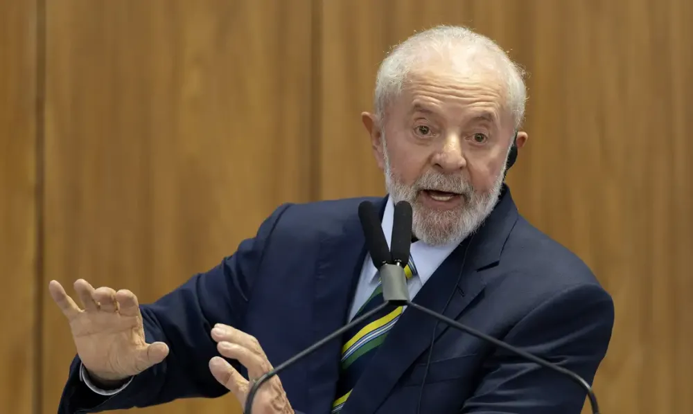 Adolescente de 13 anos foi quem filiou Lula ao partido de Jair Bolsonaro