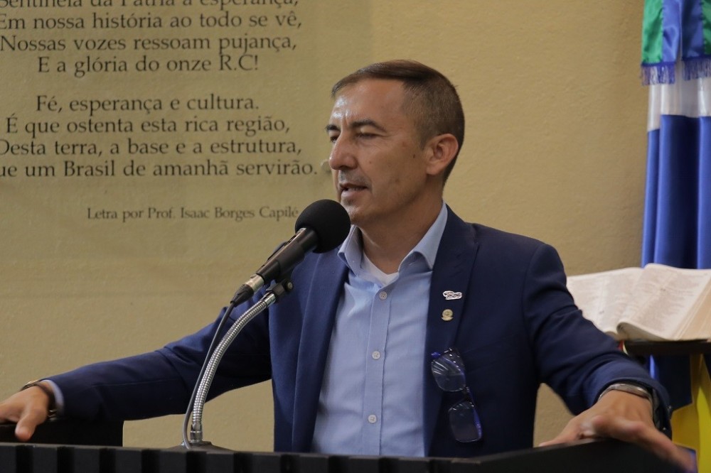 Edevaldo Mattoso Barbosa reitera pedido de recapeamento do asfalto na Avenida Brasil