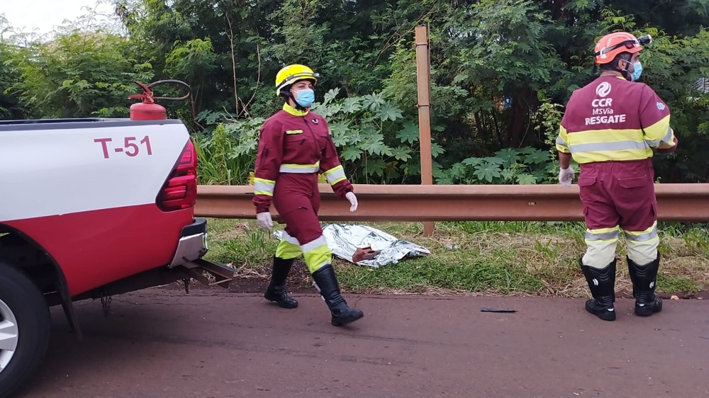 Mulher morre atropelada na BR 163 em Dourados; motorista foge