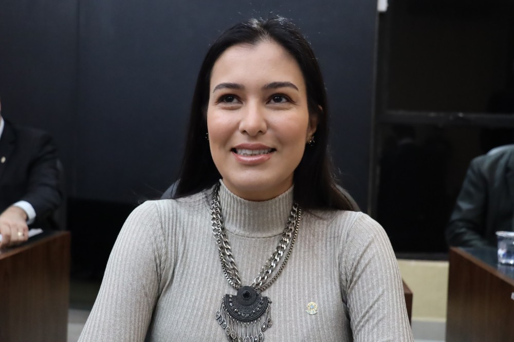 Kamila Alvarenga solicita aumento de vagas para exames laboratoriais