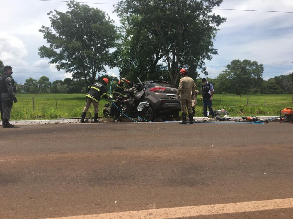 Medico morre em colisão violenta na BR-060 em Guia Lopes da Laguna