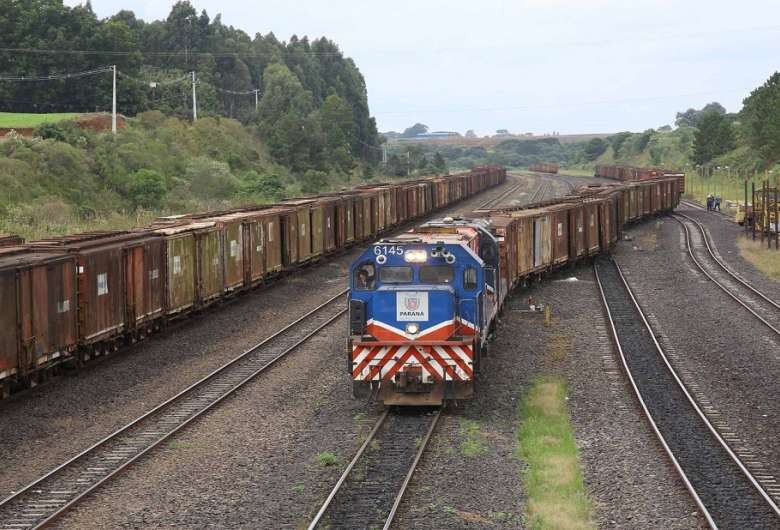 Azambuja pede união para abreviar processo de concessão da Nova Ferroeste