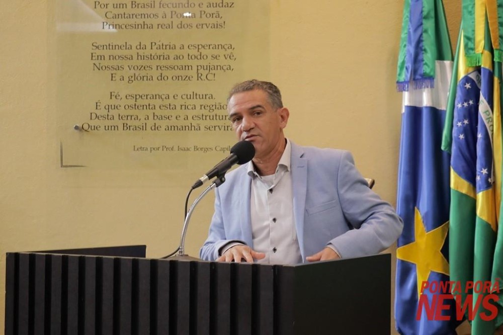 Avelino reitera pedido de asfalto de asfalto para o Ipê II e recapeamento no São João