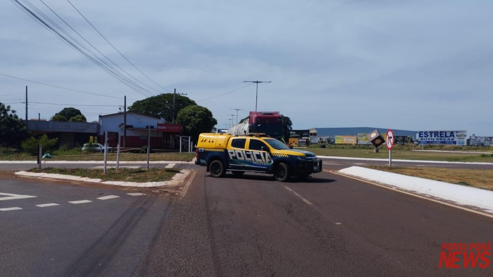 Indígenas continuam com bloqueio na MS-156 em protesto contra falta de água