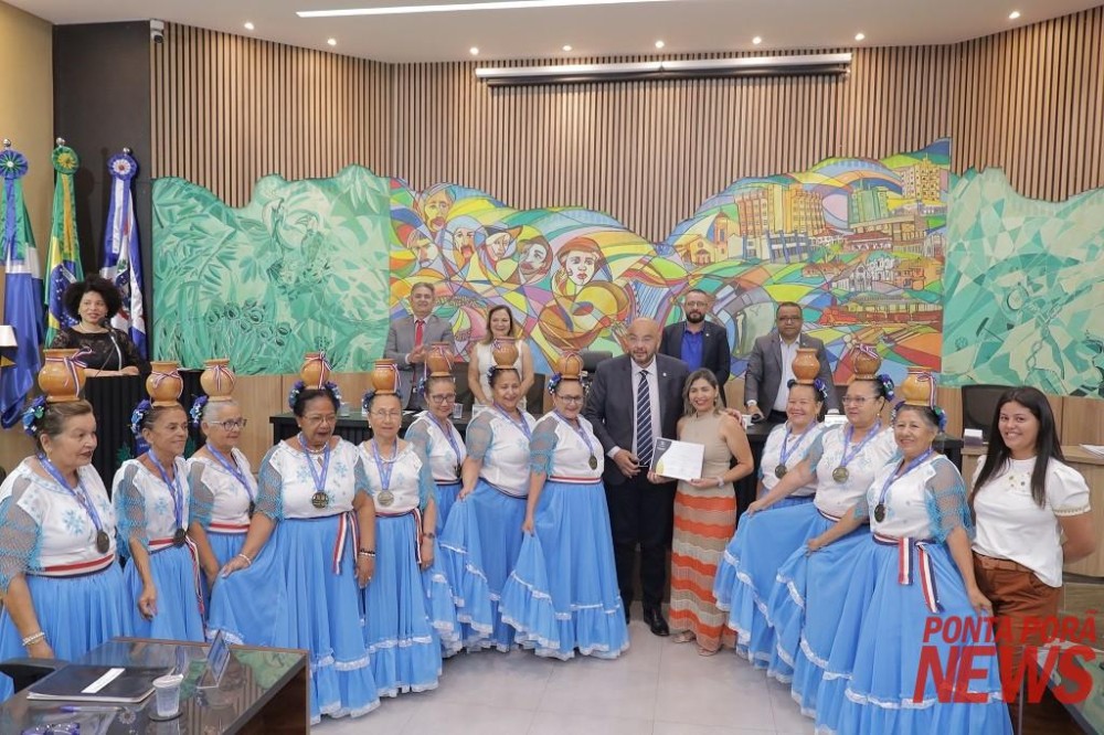 Grupo de dança do Projeto Conviver recebe homenagem na Câmara Municipal