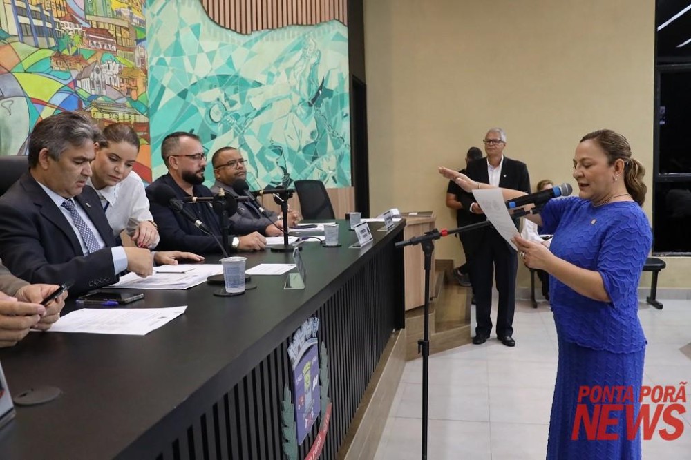 Anny toma posse na Presidência da Câmara de Ponta Porã