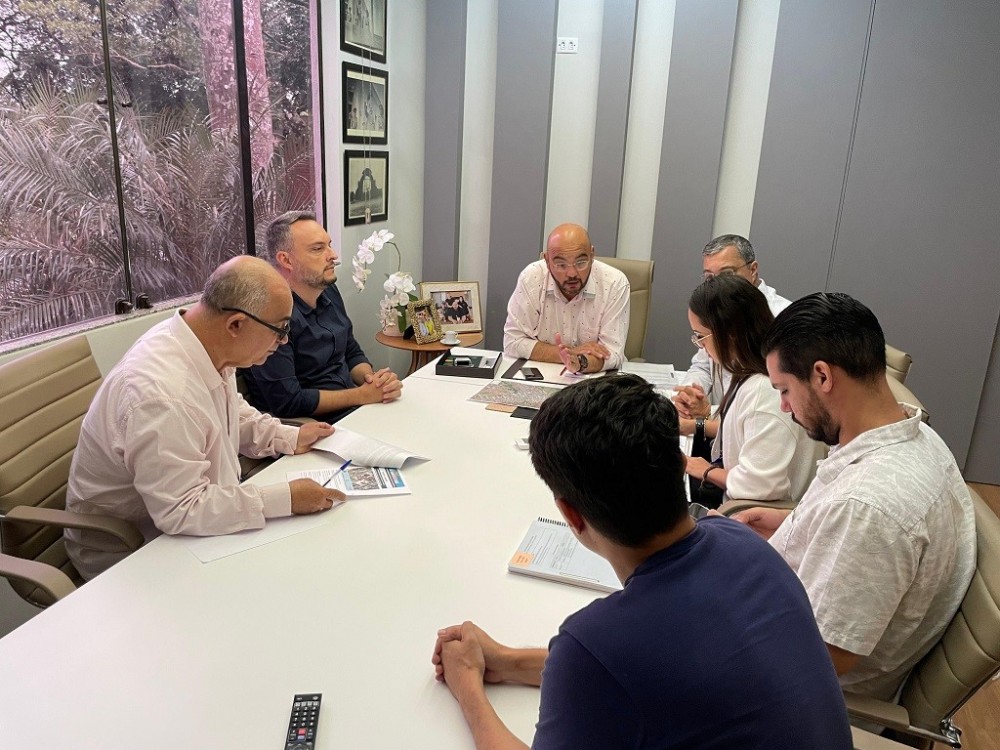 Agnaldo Miudinho reúne engenheiros para alinhavar cronograma de obras